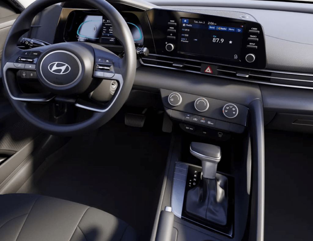 2025 Hyundai Elantra SE